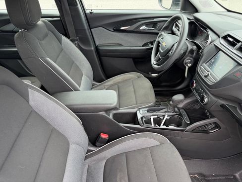 Used 2023 Chevrolet TrailBlazer LS FWD image 15