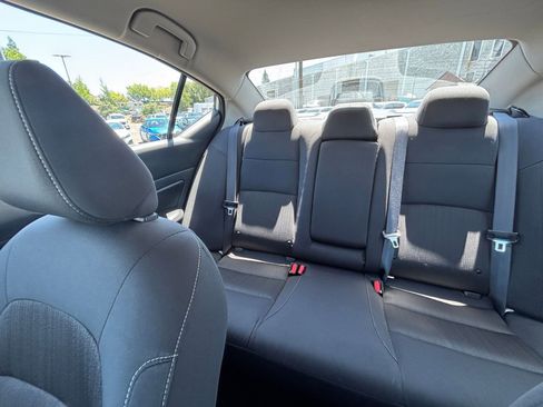 Used 2025 Nissan Altima 2.5 SV FWD image 39