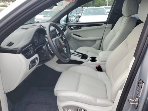Used 2023 Porsche Macan AWD/4WD image 24