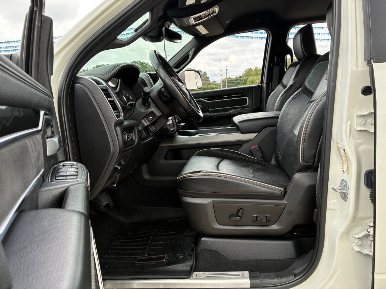 Used 2020 RAM 2500 Laramie w/ Night Edition AWD/4WD image 13