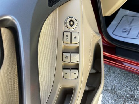 Used 2013 Hyundai Elantra GLS w/ Preferred Pkg FWD image 9