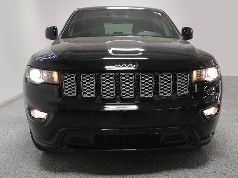 Used 2021 Jeep Grand Cherokee Laredo X AWD/4WD image 2