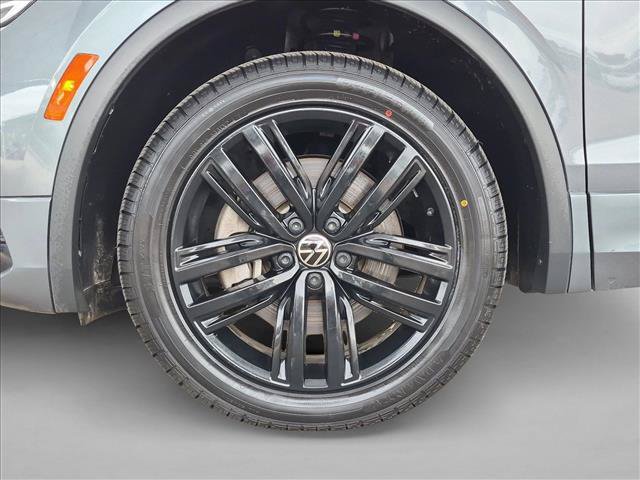 Used 2022 Volkswagen Tiguan SE R-Line AWD/4WD image 25