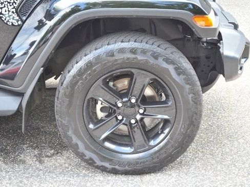 Used 2022 Jeep Wrangler Unlimited Sahara AWD/4WD image 10