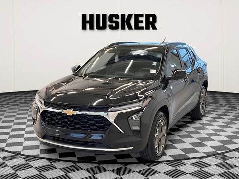 Used 2025 Chevrolet Trax LT FWD image 6