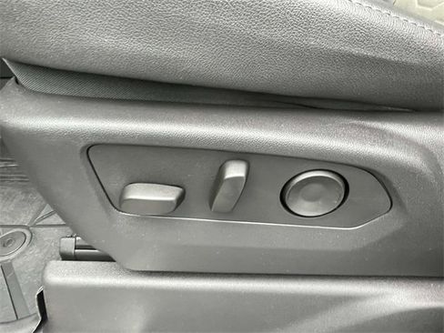 Used 2025 Chevrolet Silverado 2500 ZR2 w/ Technology Package image 17