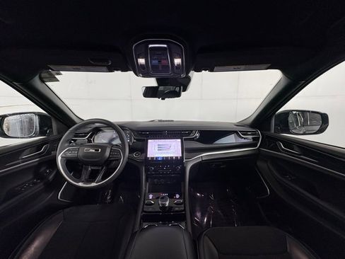 Used 2022 Jeep Grand Cherokee Trailhawk w/ Luxury Tech Group III image 21