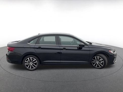 Used 2025 Volkswagen Jetta SE image 16