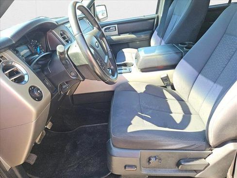 Used 2015 Ford Expedition XLT image 11