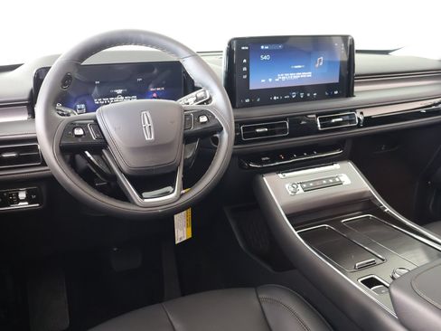 New 2026 Lincoln Aviator AWD image 2