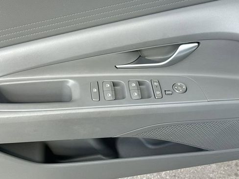 Used 2024 Hyundai Elantra SEL image 18