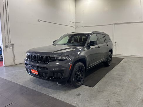 Used 2024 Jeep Grand Cherokee L Laredo AWD/4WD image 1