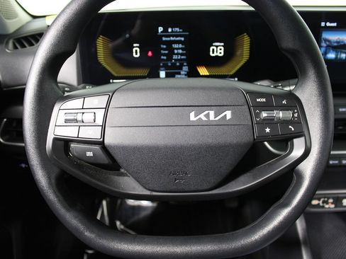 Used 2025 Kia K4 FWD image 11