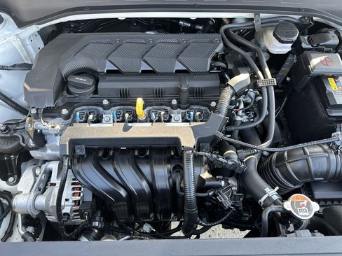 Used 2024 Hyundai Venue Limited image 10