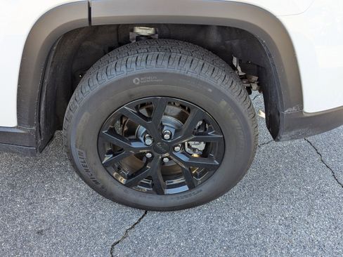 Used 2025 Jeep Grand Cherokee Altitude image 28