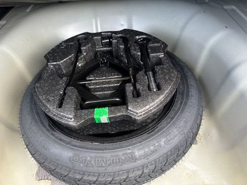 Used 2025 Hyundai Elantra SE w/ Cargo Package FWD image 12