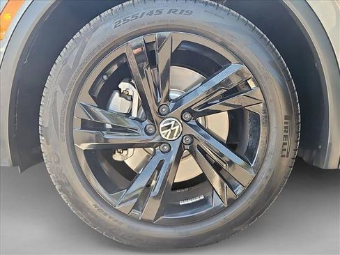 Used 2024 Volkswagen Tiguan SE R-Line FWD image 30