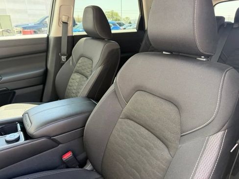 Used 2025 Nissan Pathfinder SV AWD/4WD image 19