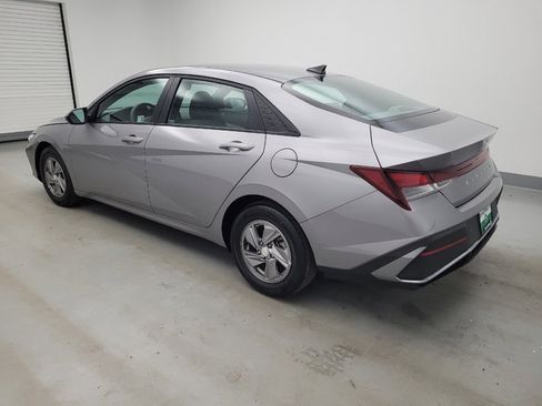 Used 2025 Hyundai Elantra SE FWD image 3