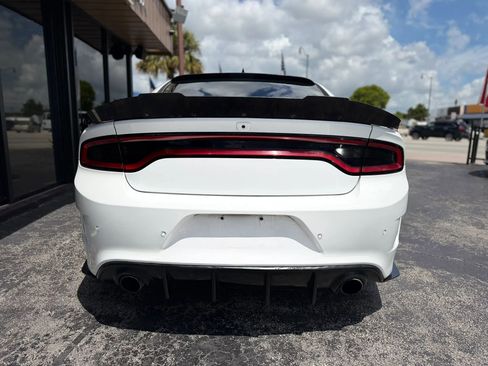 Used 2018 Dodge Charger R/T Scat Pack RWD image 9