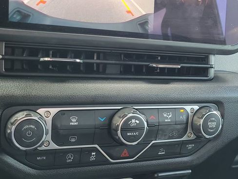 Used 2025 Jeep Gladiator Sport AWD/4WD image 25