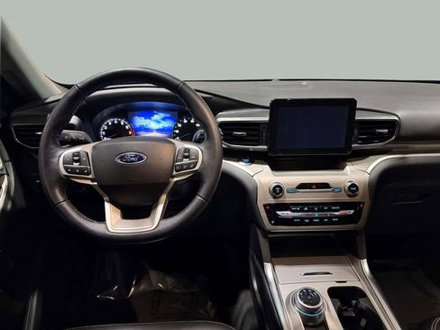 Used 2022 Ford Explorer XLT w/ Equipment Group 202A image 21