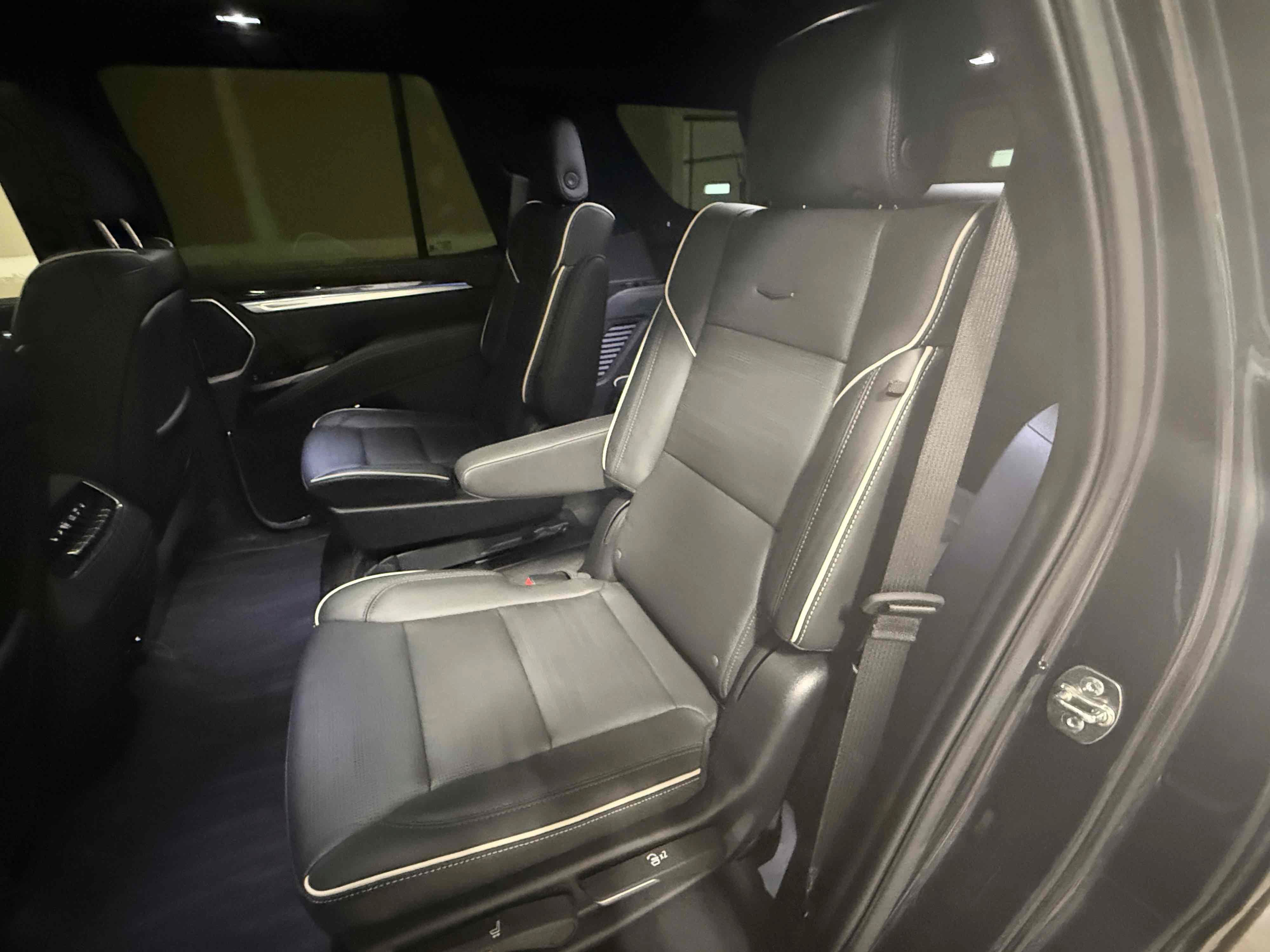 Used 2025 Cadillac Escalade Premium Luxury AWD/4WD image 79