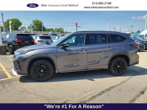 Used 2024 Toyota Highlander XSE FWD image 2