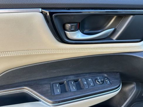 Certified 2021 Honda Clarity Plug-In Hybrid image 11