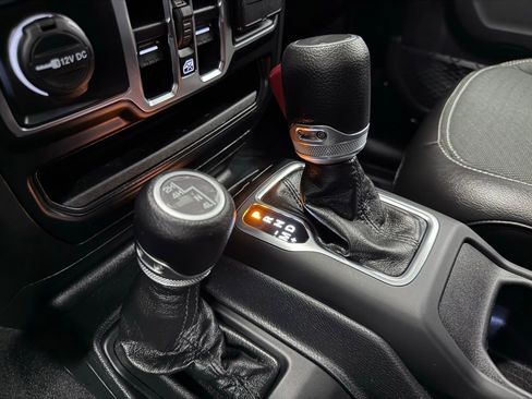 Used 2023 Jeep Gladiator Sport S image 29