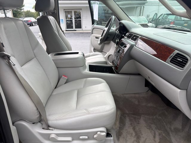 Used 2012 Chevrolet Suburban LT AWD/4WD image 22