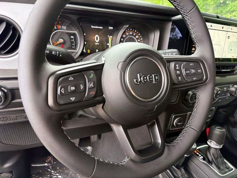New 2026 Jeep Gladiator Sport AWD/4WD image 11