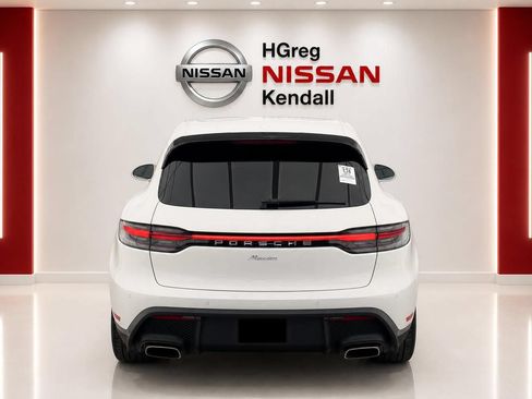 Used 2022 Porsche Macan AWD/4WD image 6