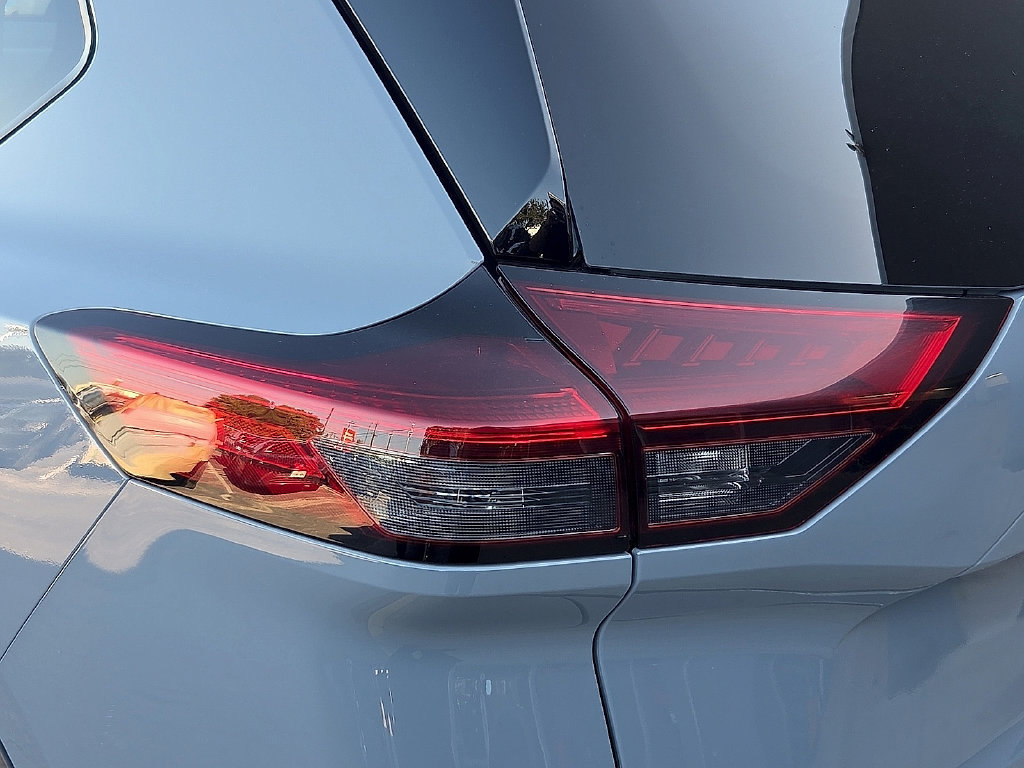 Used 2023 Nissan Rogue SL w/ SL Premium Package FWD image 9