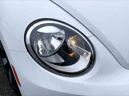 Used 2014 Volkswagen Beetle R-Line image 28