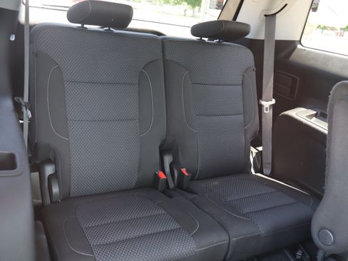 Used 2023 GMC Acadia SLE w/ Driver Convenience Package FWD image 12