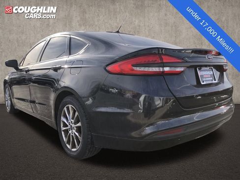 Used 2017 Ford Fusion SE image 5