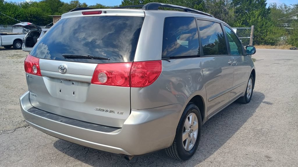 Used 2009 Toyota Sienna CE FWD image 3