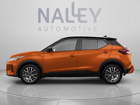 Used 2021 Nissan Kicks SV w/ Exterior Package FWD image 2