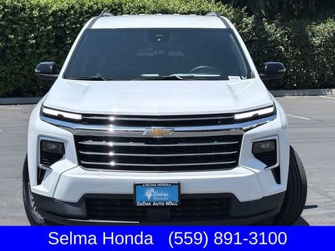 Used 2024 Chevrolet Traverse LT AWD/4WD image 3