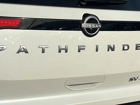 Used 2024 Nissan Pathfinder SV AWD/4WD image 28