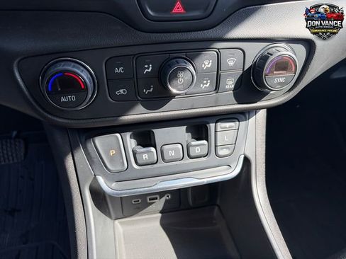 Used 2020 GMC Terrain SLE w/ Driver Convenience Package AWD/4WD image 23