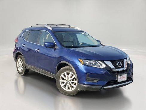 Used 2017 Nissan Rogue SV w/ SV Premium Package image 1