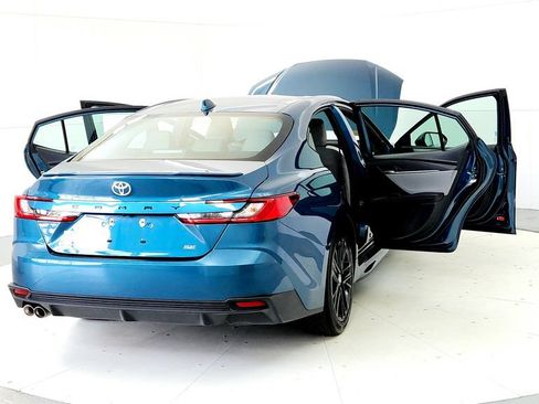 Used 2025 Toyota Camry SE w/ Convenience Package AWD/4WD image 11