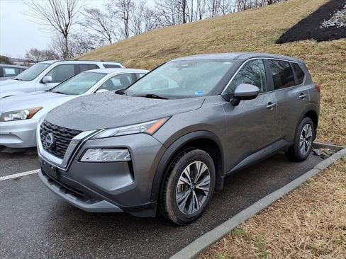 Used 2023 Nissan Rogue SV image 2