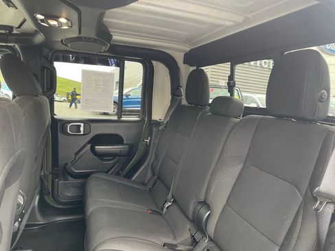 Used 2023 Jeep Gladiator Sport image 10