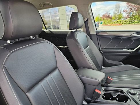 Used 2022 Volkswagen Tiguan SE AWD/4WD image 12