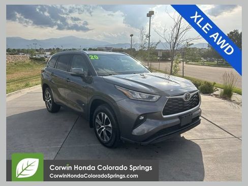 Used 2020 Toyota Highlander XLE AWD/4WD image 1