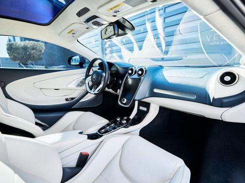 Used 2022 McLaren GT RWD image 37