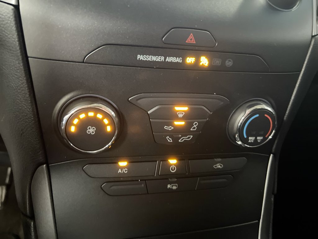 Used 2019 Ford Edge SE FWD image 16